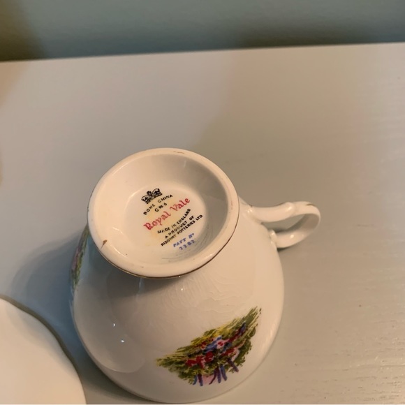 Royal Vale Country Cottage Teacup and Saucer Fine Bone China England - Picture 8 of 9